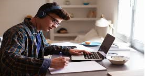 The Impact of Online Learning on Student Performance - Benefits & Challenges