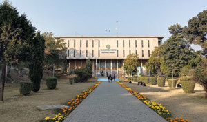 Quaid-e-Azam University Student Strike Enters 4th Day, Paralyzes Campus Amid Broken Hostel Promises